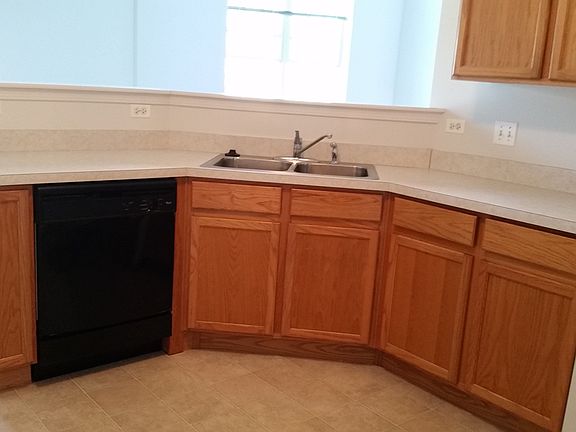 5th image of 273 Capitol Dr Unit B