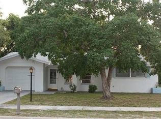 6820 Hills Dr, New Port Richey, FL 34653