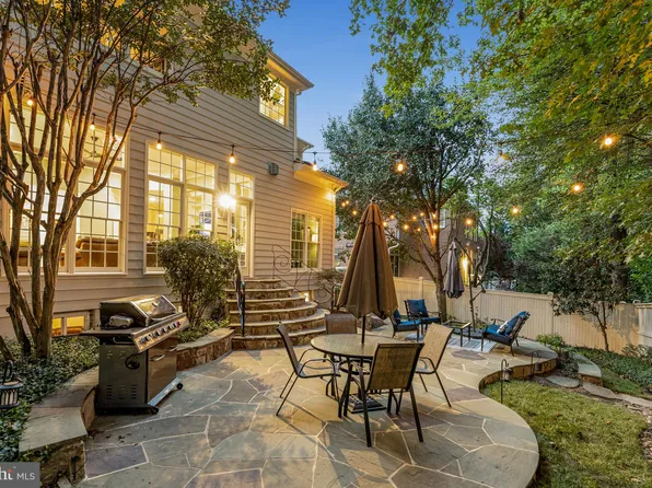 3831 Farrcroft Dr, Fairfax, VA 22030