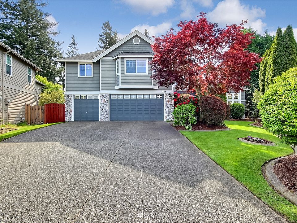 Beautiful Viewridge home situated on a cul de sac & a greenbelt for lovely privacy. Hardi plank siding, stone accents, 5 bedrooms, 2 dens, huge bonus room, 2.5 baths & an extra deep 3 car garage.