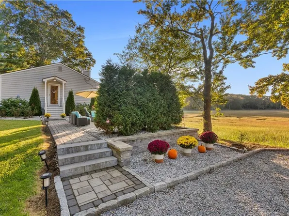 8 Cambridge Court West, Old Saybrook, CT 06475