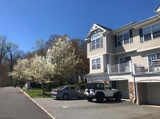 6 Dudley Ct #700, Green Brook, NJ 08812