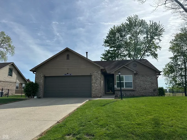 1009 Honeysuckle Dr, Mooresville, IN 46158