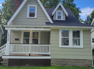 18760 Raymond St, Maple Heights, OH 44137
