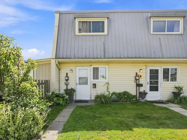 8646 Willoughby Dr #4, Niagara Falls, ON L2G 6X7