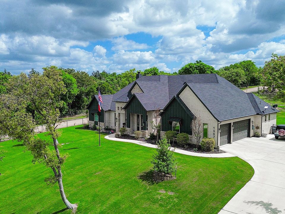 1st image of 1007 Glenoaks Dr