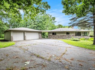 2456 Chilson Rd, Howell, MI 48843