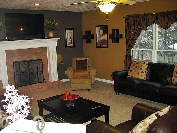 4th image of 1093 Corsham Cir