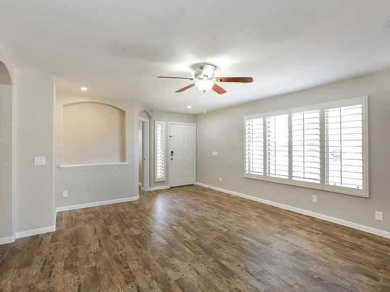 10898 W Alvarado Rd — Photo 3