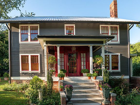 2nd image of 79 Taylor St