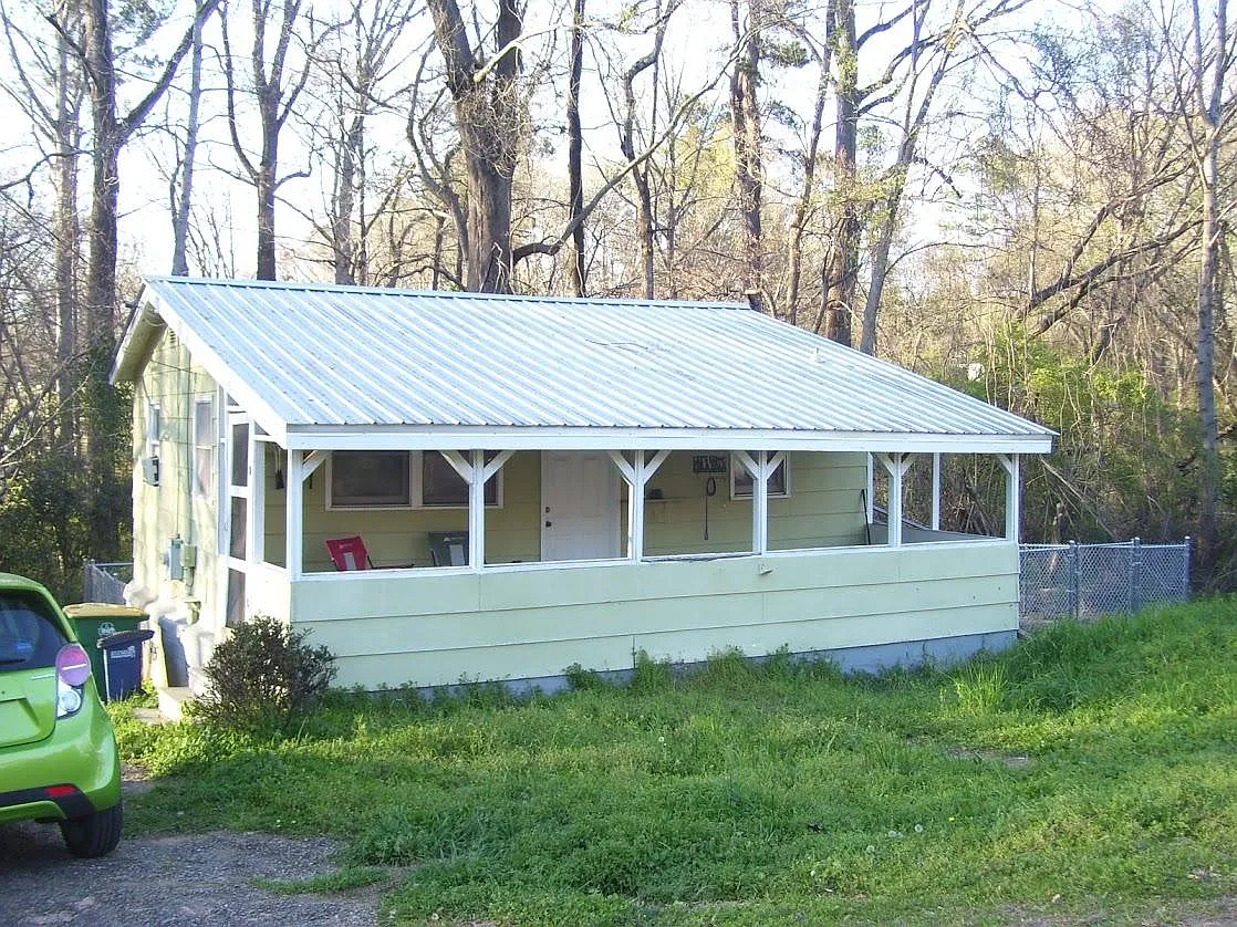 Building Photo - 172 Grove Street Ext