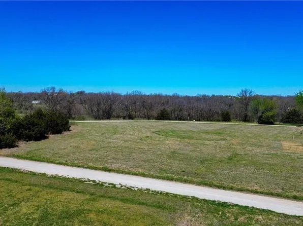 9-13 Badger Dr #17, Mound City, KS 66056