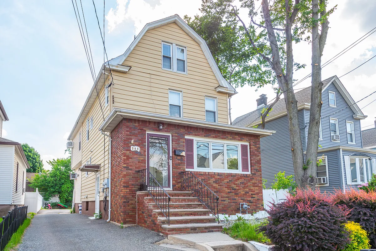 Building Photo - 344 Valley Brook Ave #1