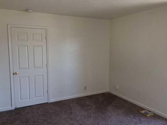 3rd image of 3137 E Weldon Ave