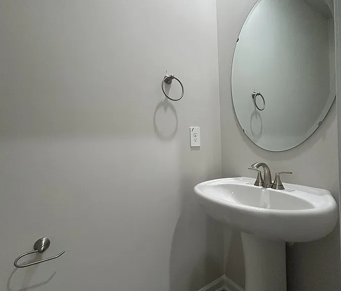 1033 Saint Lawrence Dr — Photo 8