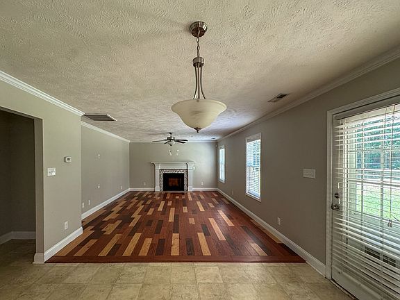 4th image of 111 Whistling Pine Dr