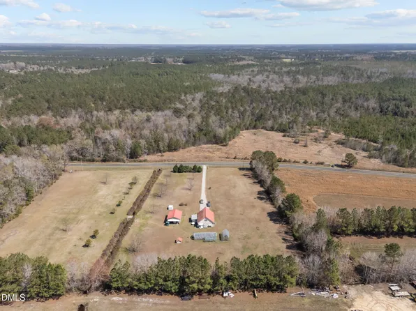 828 Chair Factory Rd, Whiteville, NC 28472