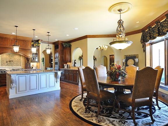 4th image of 1080 Broadmoor Ln