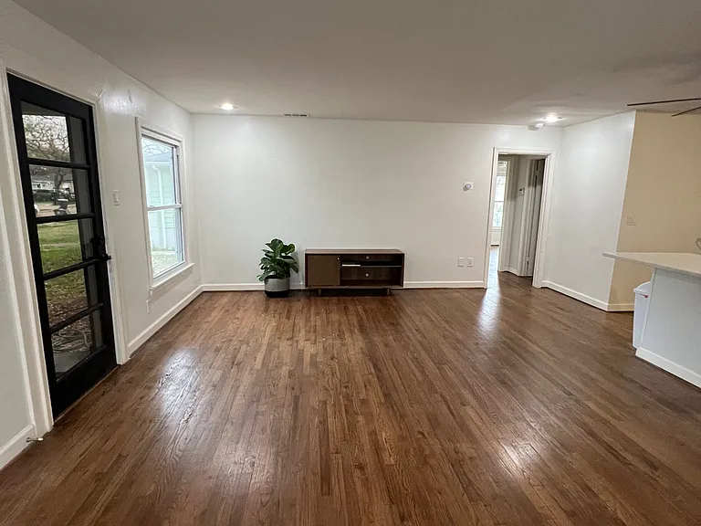 1826 Ferndale Ave — Photo 6