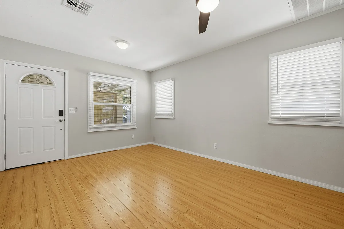 Building Photo - 10412 Eldora Ave