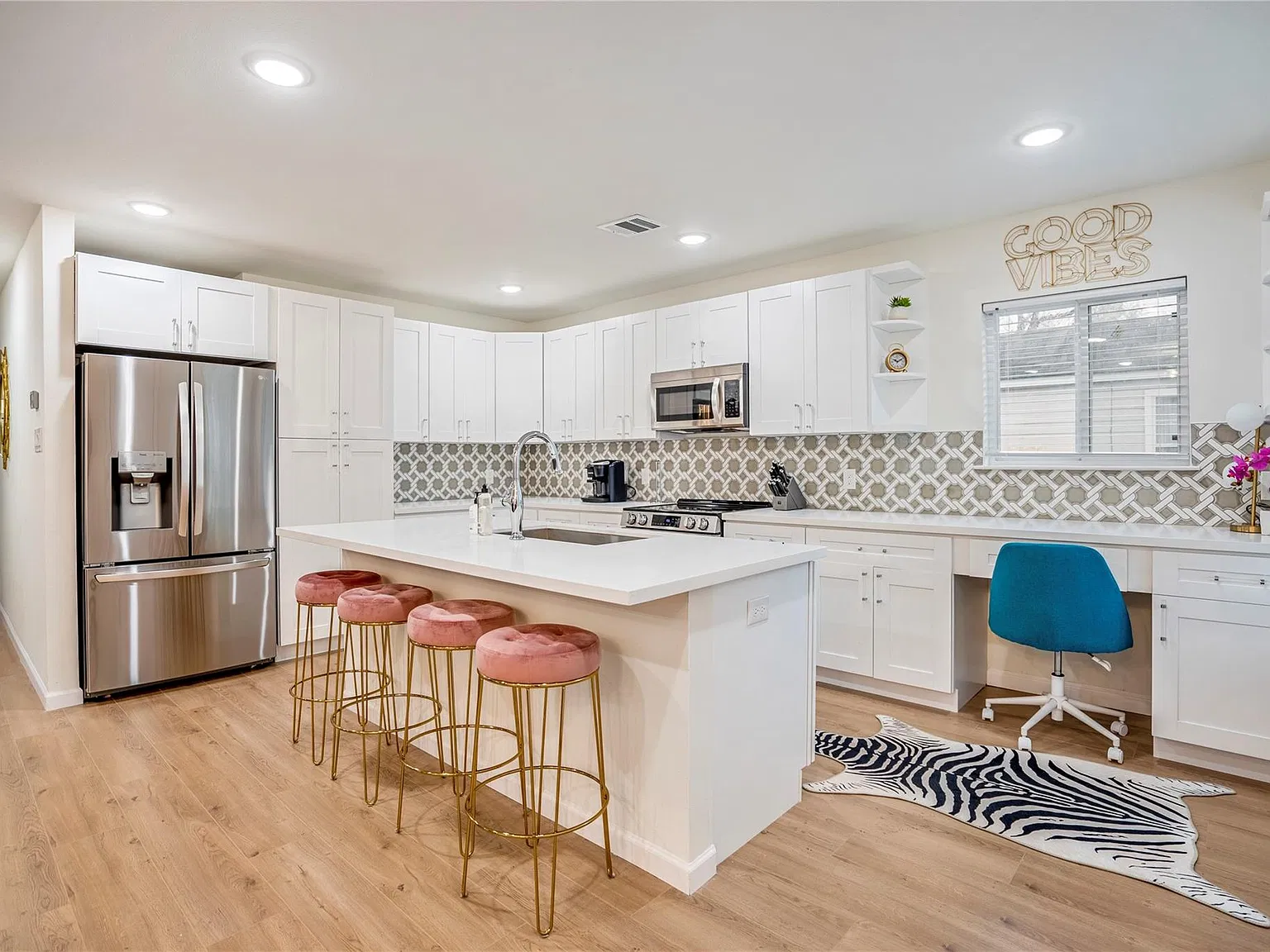 4 bed, 4.0 bath, 1640 sqft, $4,800 — Photo 2
