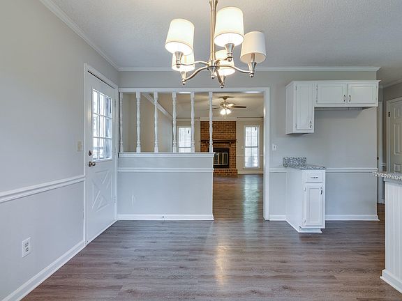 3rd image of 4572 Sandy Park Dr