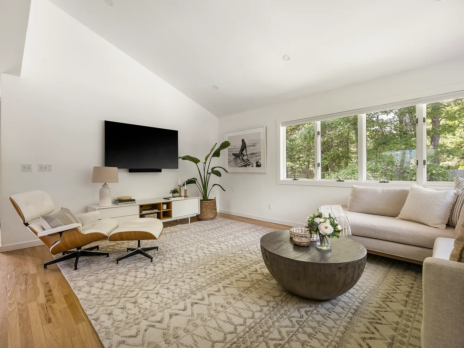 Modern Retreat — Photo 4