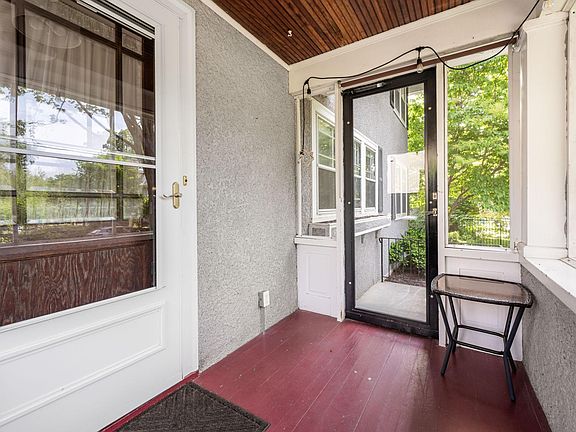 4th image of 1115 W 48th St
