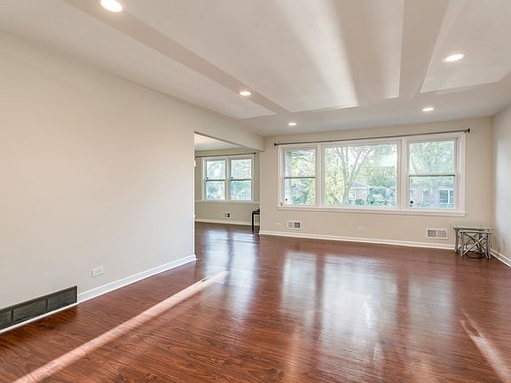 3rd image of 8541 Christiana Ave