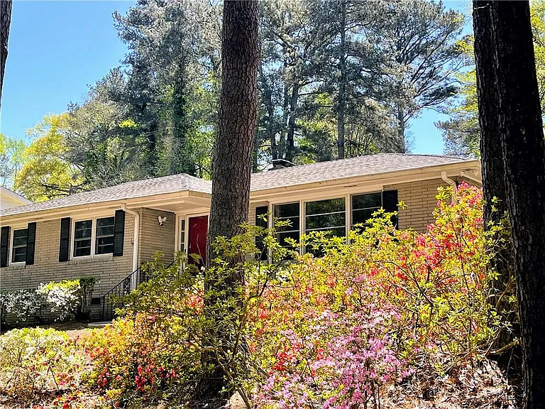 1973 Desmond Dr — Photo 35
