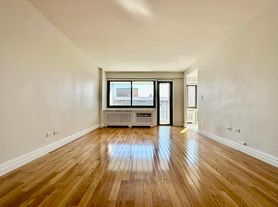 135 W 96th St