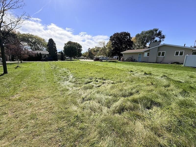 2nd image of 54 STEEPLECHASE DRIVE