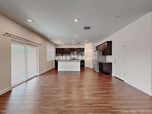 4th image of 5921 W Larkspur Dr