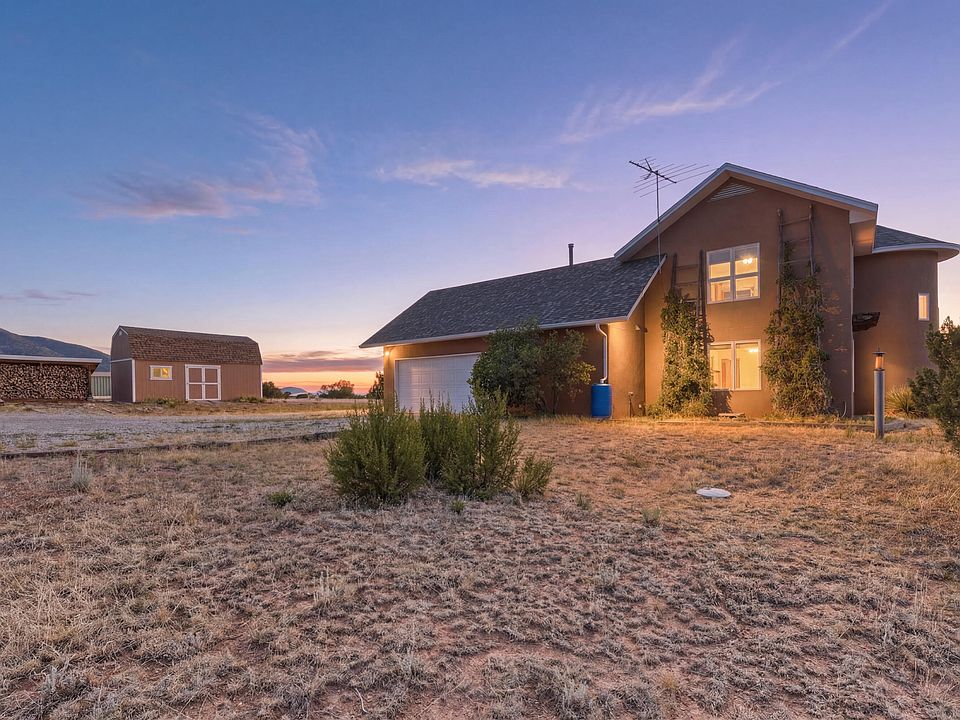 1st image of 6 Hideaway Ln