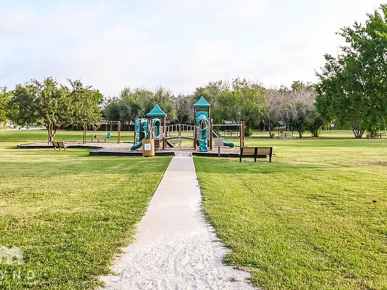 2526 Sunset Dr — Photo 20