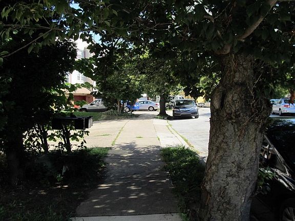 4th image of 1519 Stoney Ln #B
