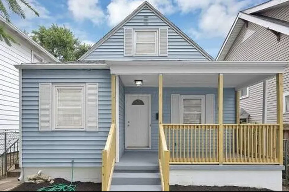 803 E Deshler Ave