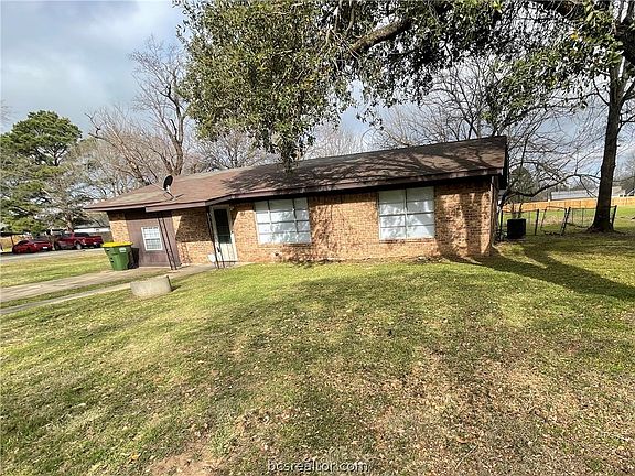 3rd image of 508 Rose Marie Blvd
