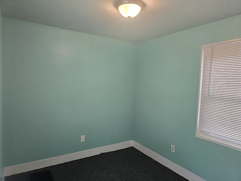15205 Maplewood Ave — Photo 19