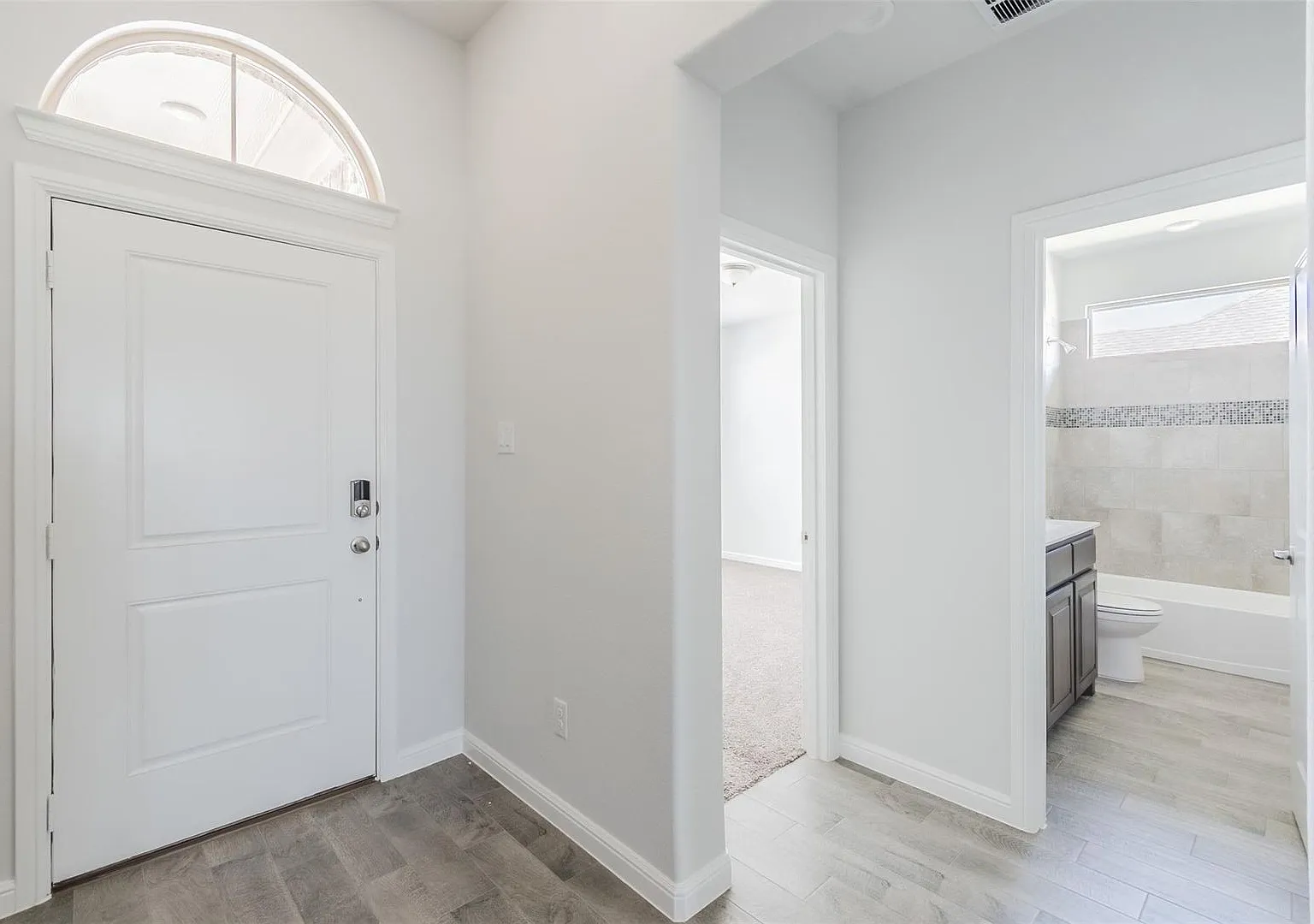 Charming 4-bedroom House for rent in Krum — Photo 4