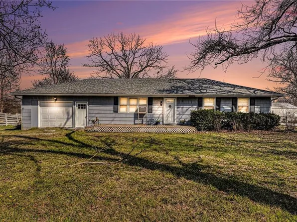 529 N 5th St, Lacygne, KS 66040