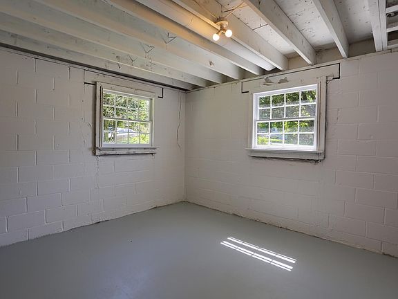 3rd image of 106 Highland Dr