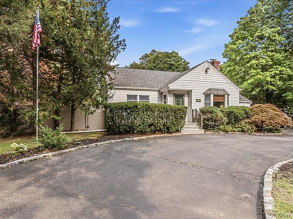 2nd image of 1091 Westminster Avenue