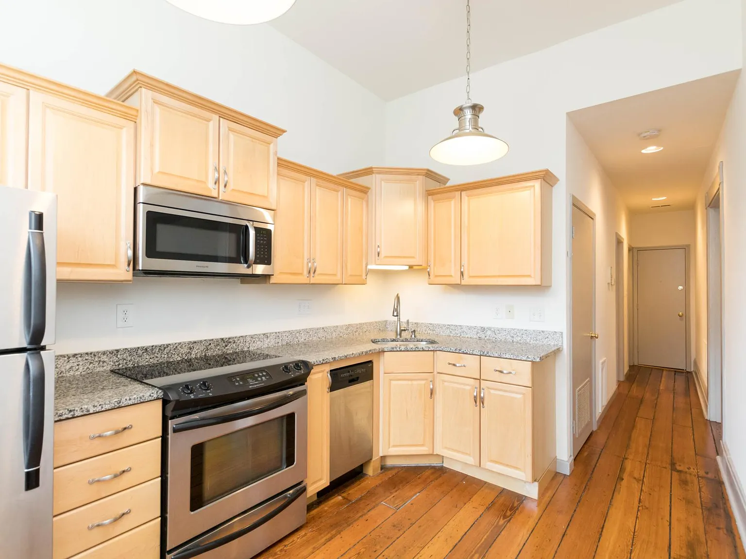 2 bed, 1500 sqft, $1,950 — Photo 4