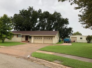 505 N Hilltop St, Burkburnett, TX 76354