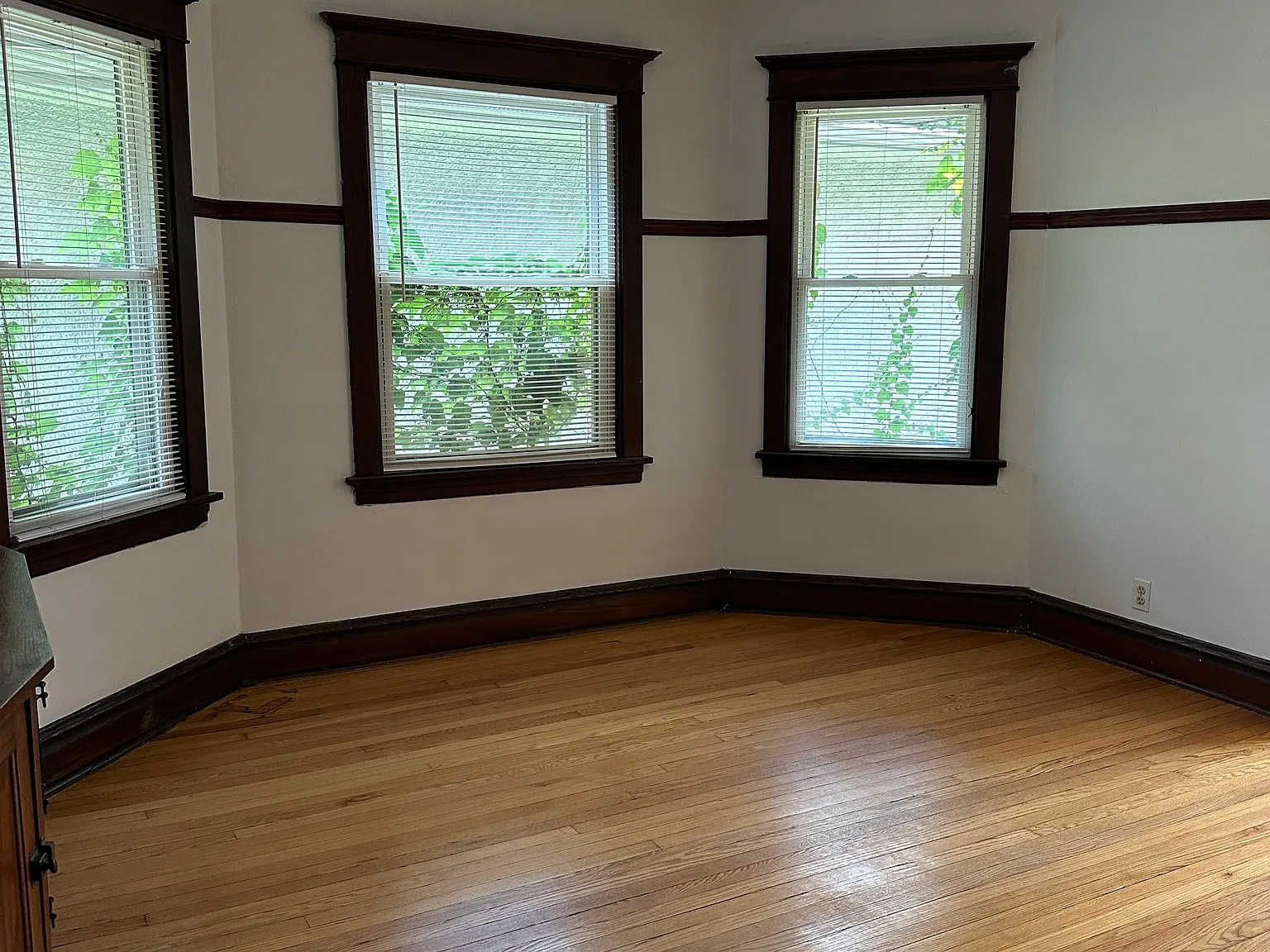 6 bed, 2500 sqft, $7,950 — Photo 2