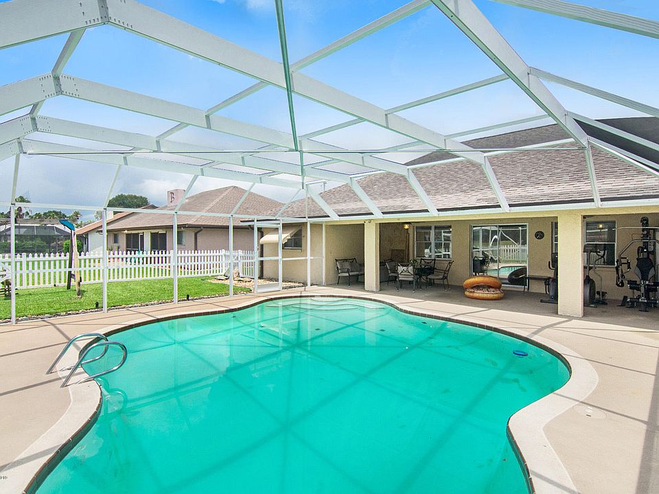 1st image of 1736 Country Club Dr