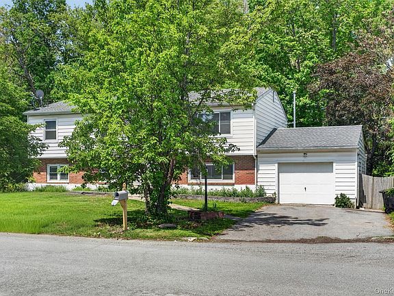 3rd image of 129 Vails Gate Heights Drive