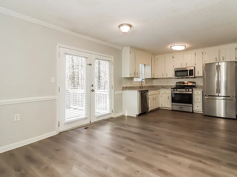565 Bells Ferry Pl — Photo 9
