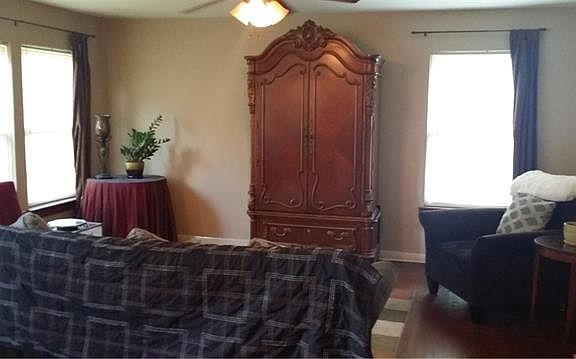 3rd image of 1620 Nash St